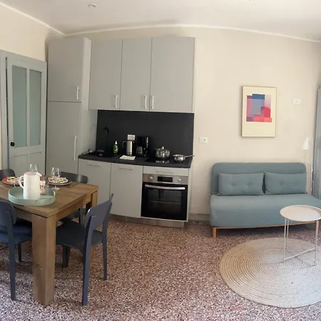 Casa Ella Nora Andrea 펜션 *